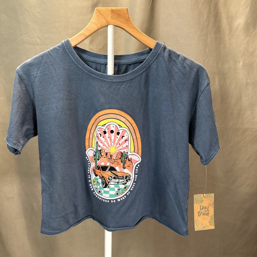 DayBreak Womens Navy Graphic Crop Tee Desert Adventure LS5700 Small NWT